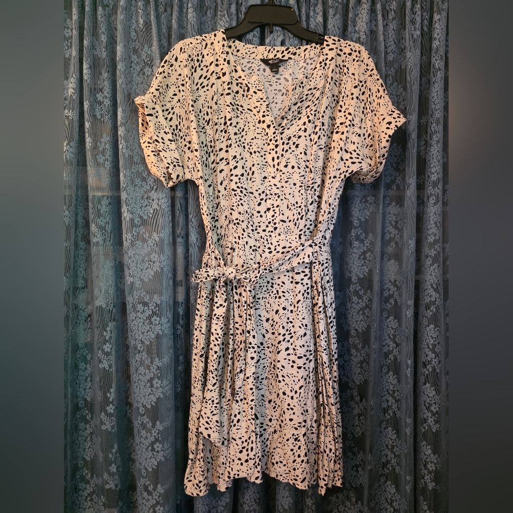 Simply Vera Vera Wang Cream and Black Midi Dress
